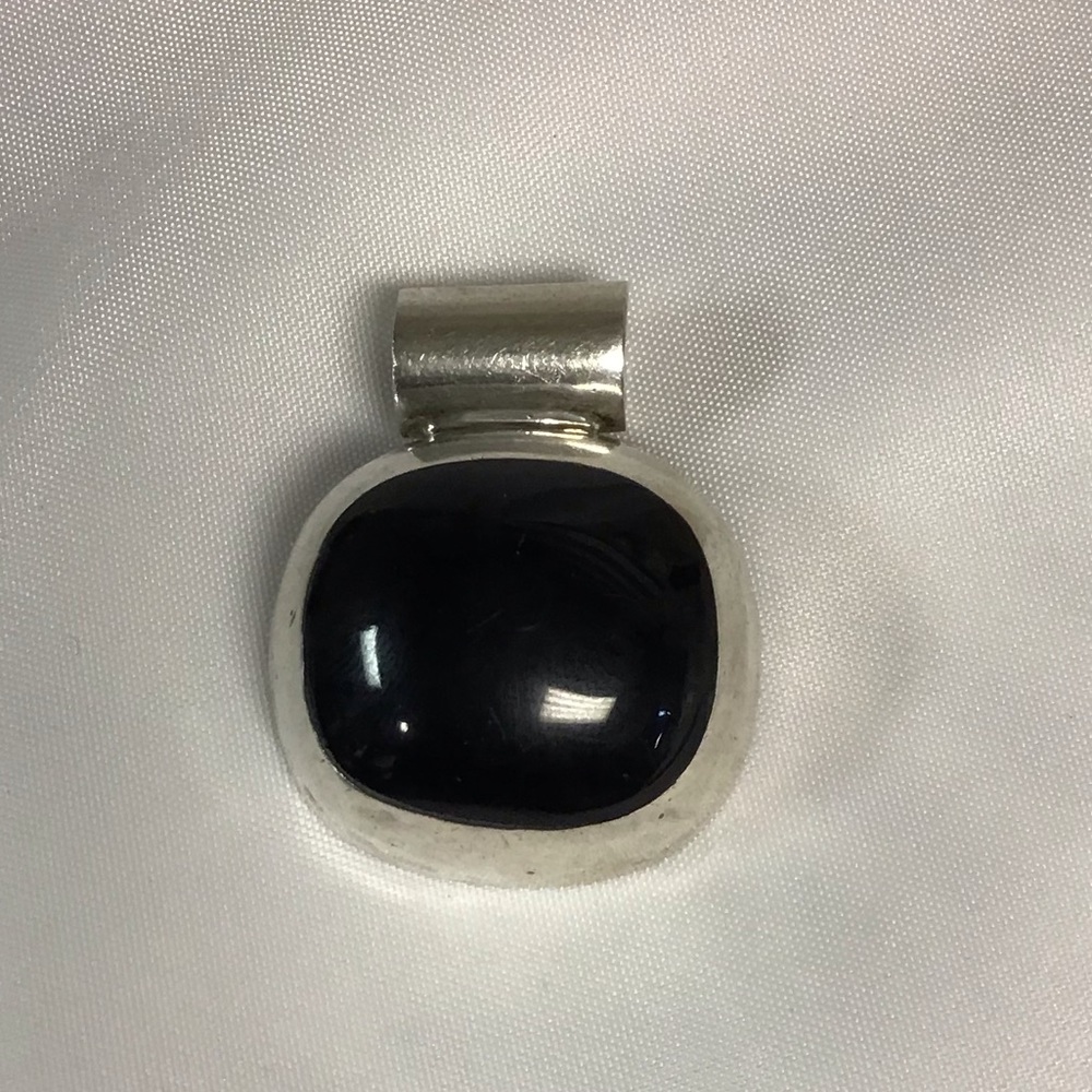 VINTAGE TAXCO MEXICO STERLING SILVER ONYX PENDANT